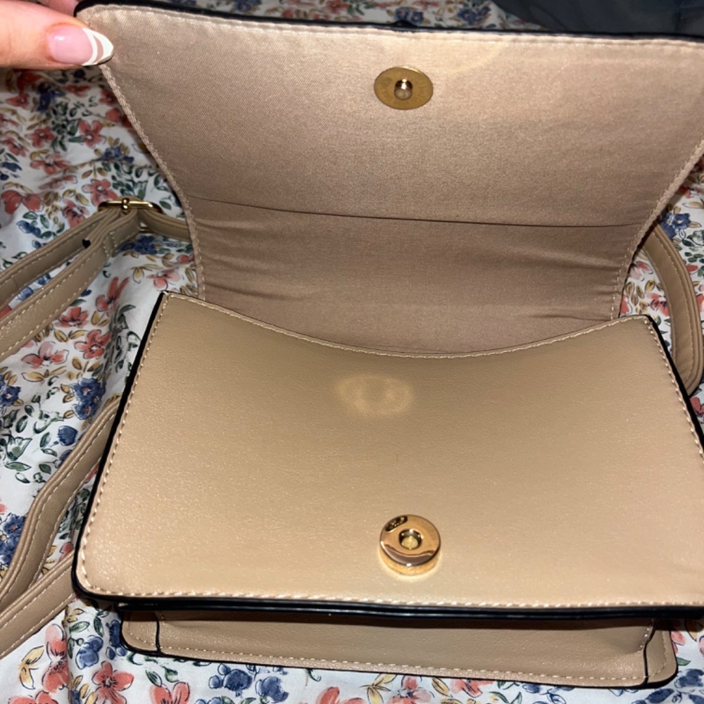 Purse - Picture 2 of 3